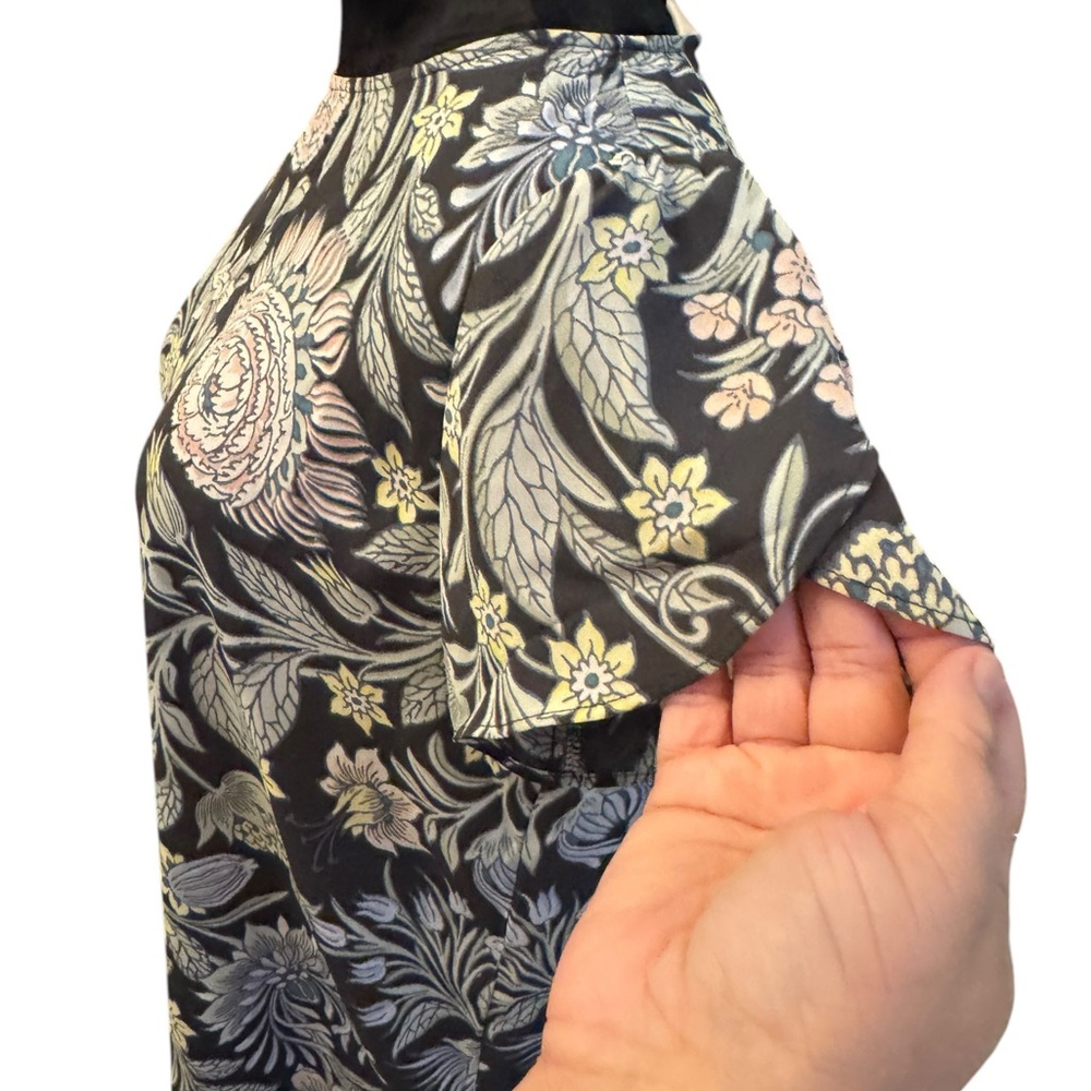Loft Neutral Floral Blouse Ruffle Sleeves size Medium - Picture 5 of 9